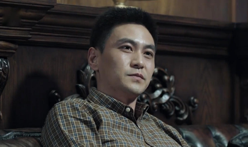 权色官场文,混基层多年升迁无望,偶然结识女书记,从此顺势而起