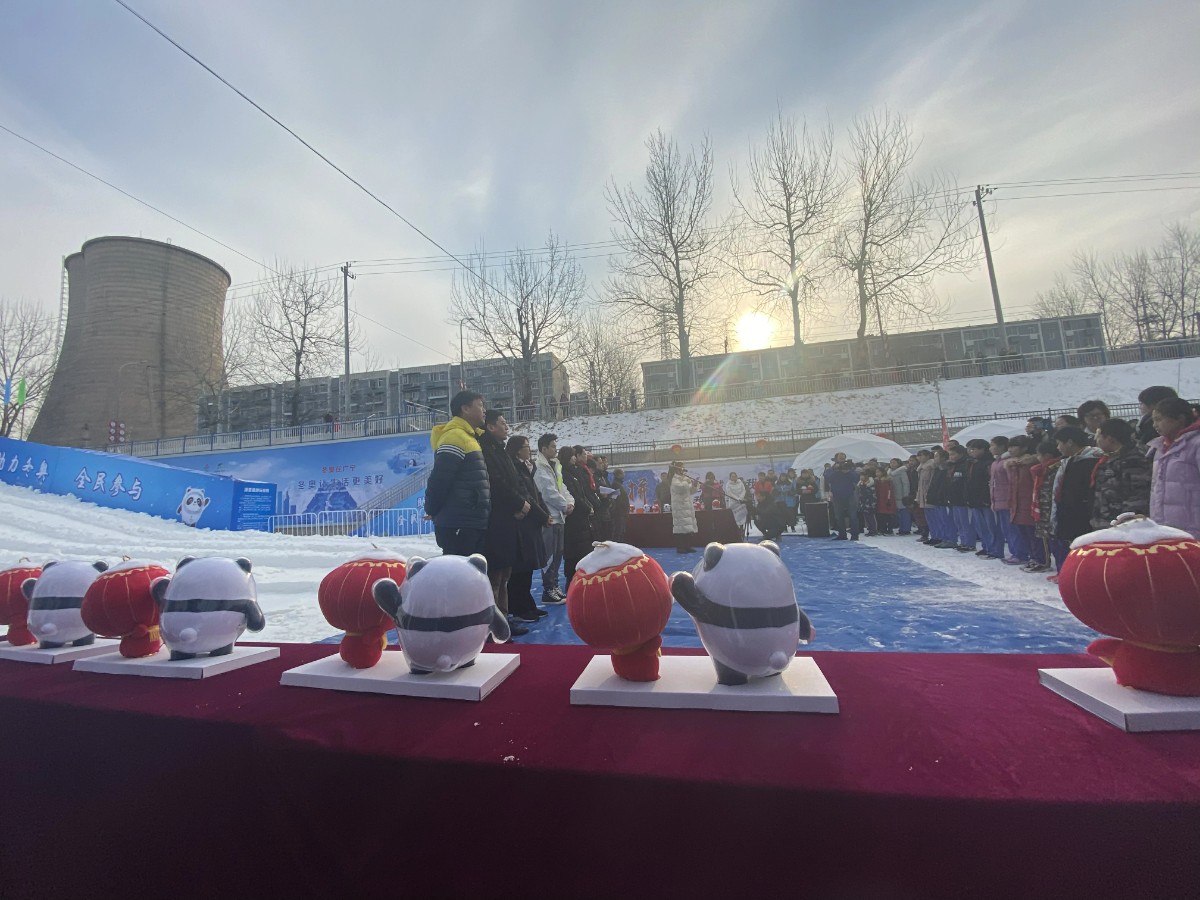 冰墩墩雪容融到你身边 北京冬奥组委组织冬奥新春主题送祝福活动