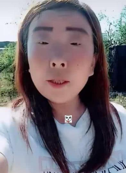 "芝麻姐"小姐姐走红,美颜关闭后,网友:妈,有人用鼻孔瞪我