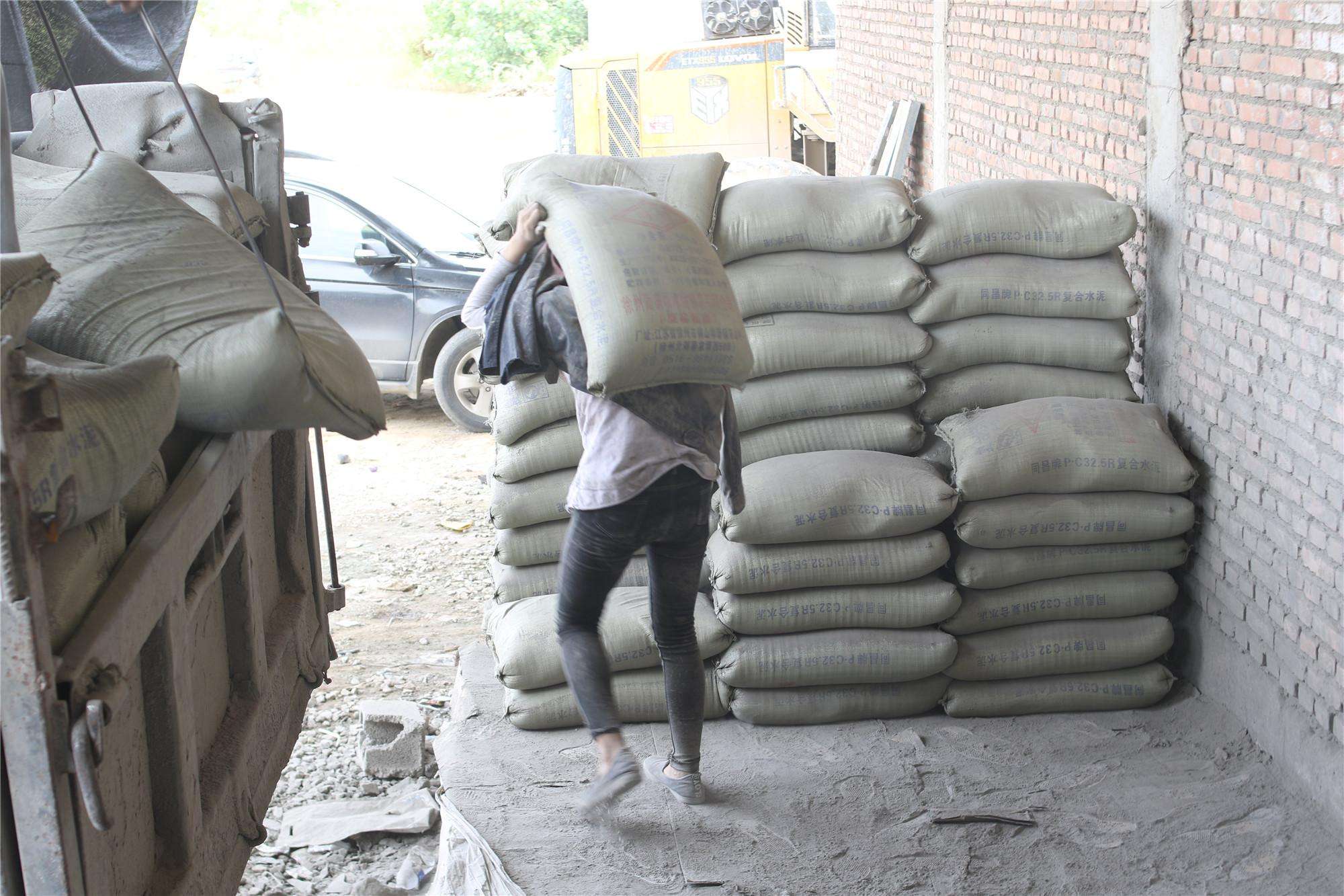 明知不能干也得干的工作,透支健康换来的钱,农民朋友却说,值得