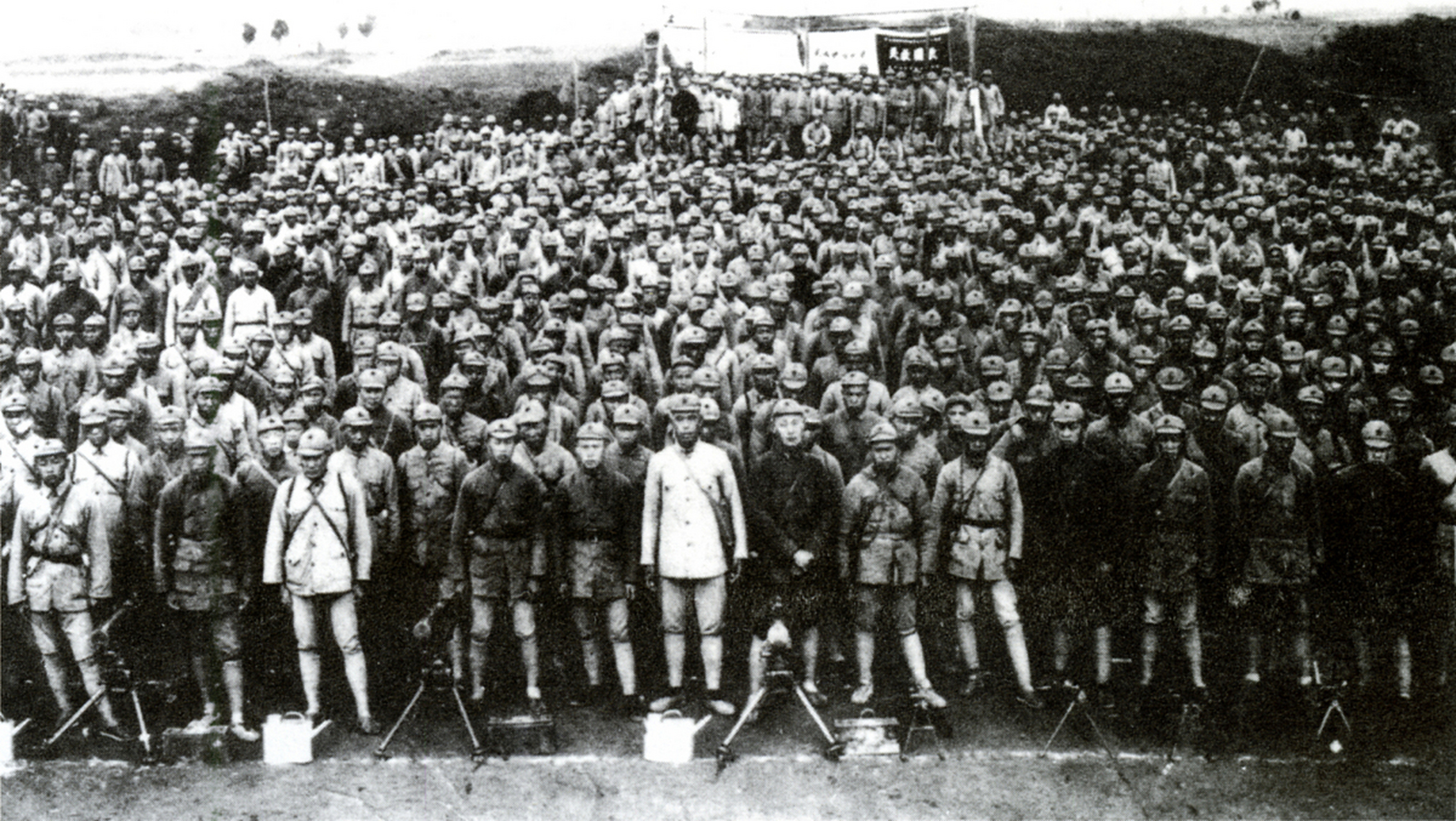 全国上下逐渐对日本侵华的企图看得越来越清楚.