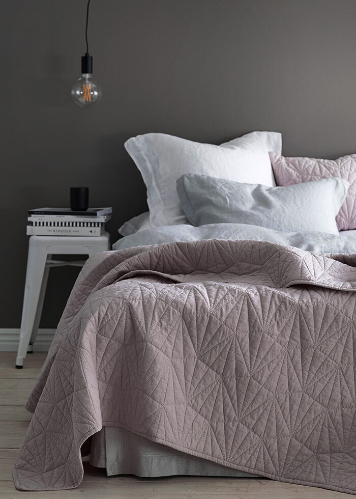 色彩趋势2:烟灰紫