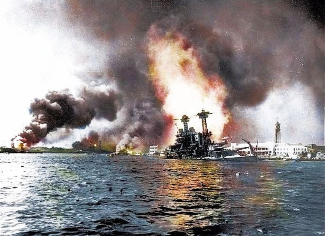 二战老照片:日本偷袭珍珠港一时爽快,战败后沦为美国大兵欢乐场