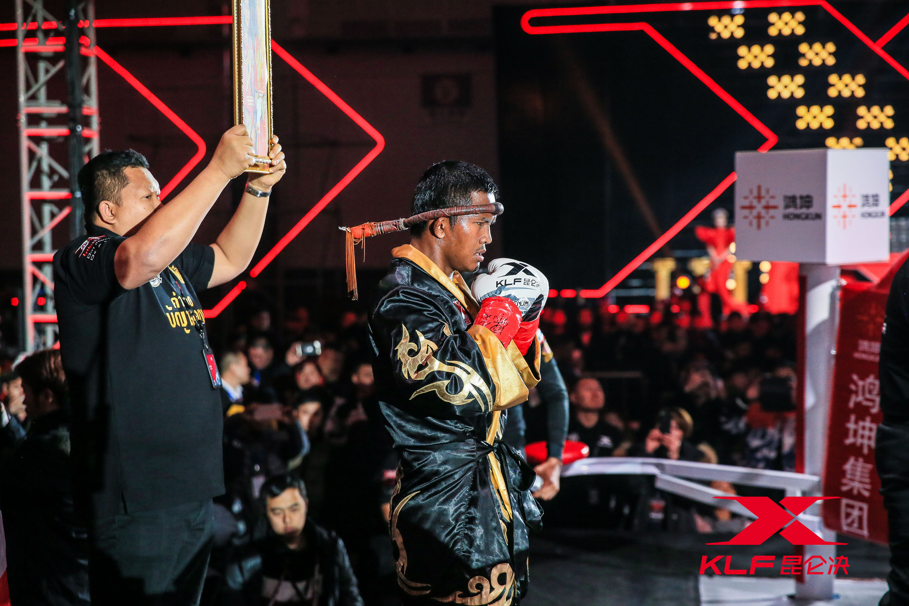 昆仑决搏击春晚:播求ko赛前与他口水战的艾曼 高清组图奉上