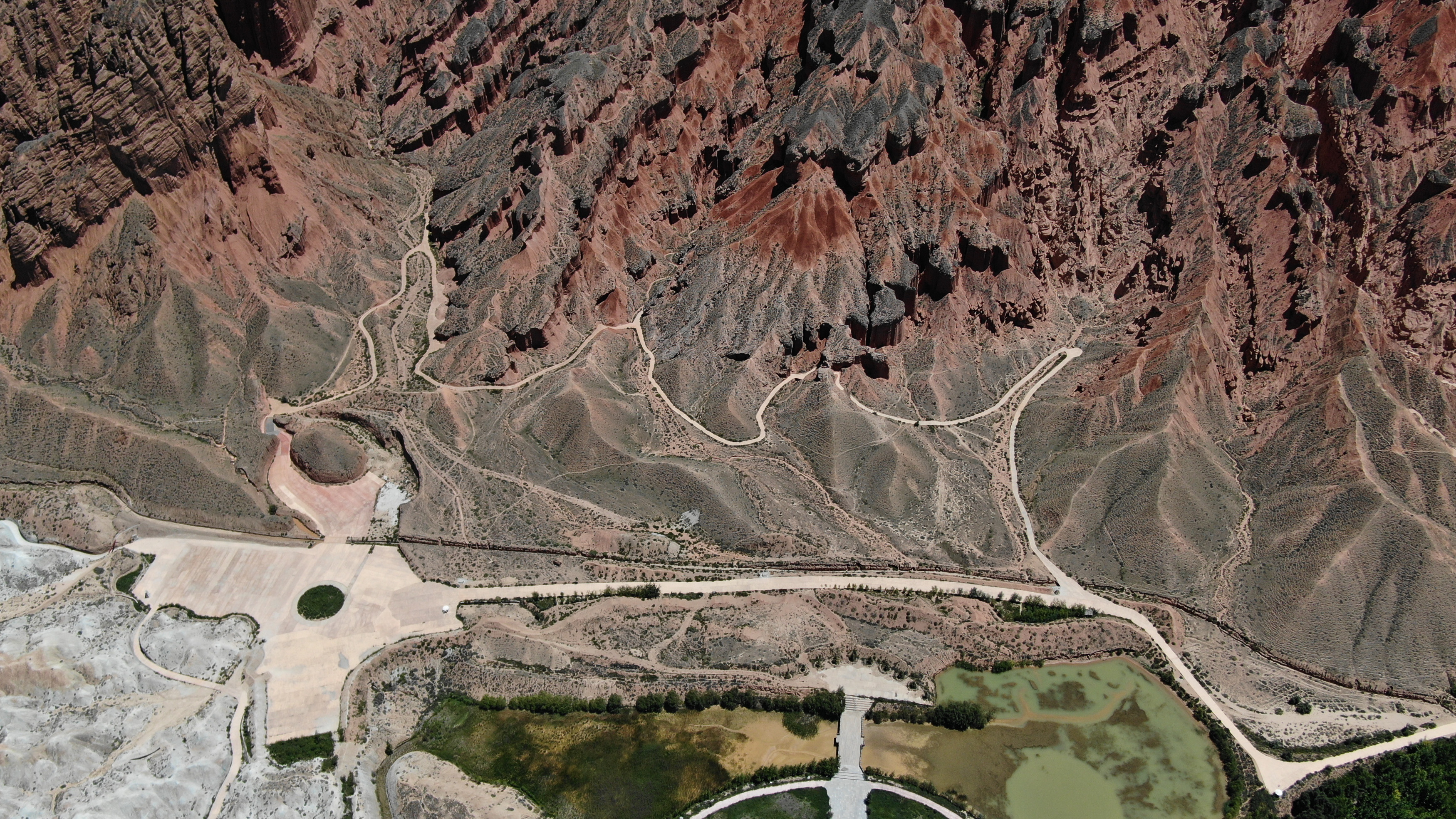 青藏高原上的丹霞地貌