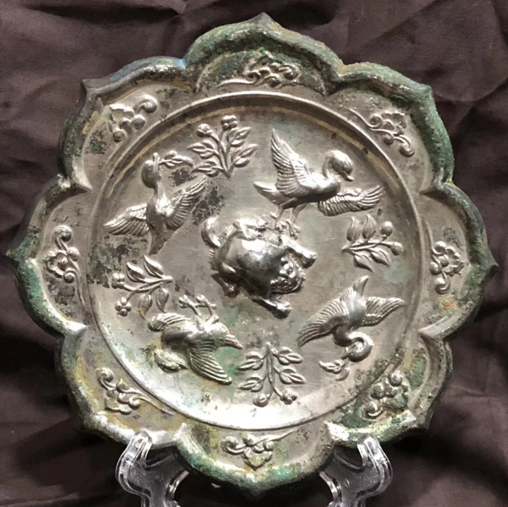 青铜器欣赏——唐代菱花镜