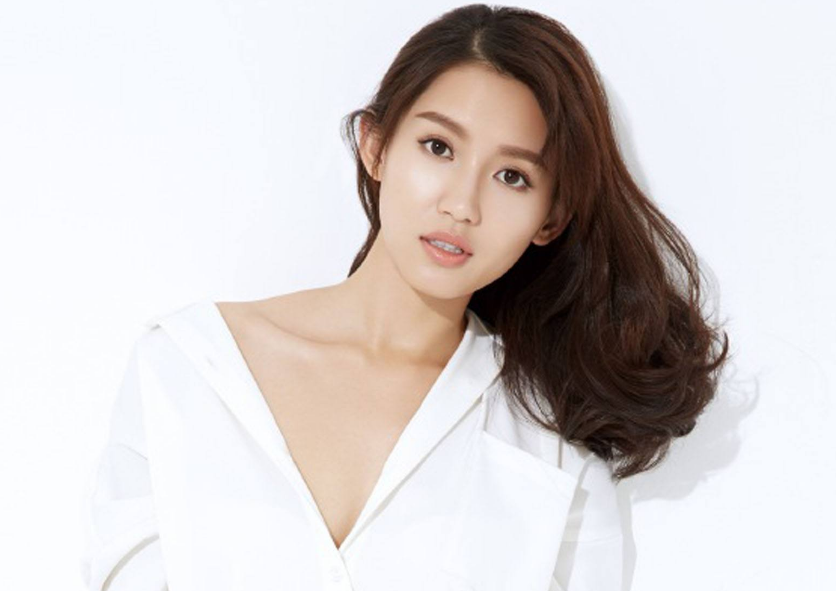 正当粉丝们被这样的苏青惊艳到的时候,没想到她又被打回原形,在新剧