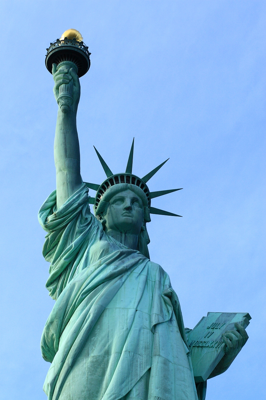 之前一直不明白为什么美国的"自由女神像"是由法国送的,今天找到答案