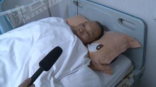 《闲事婆和事佬》:父亲患病无钱医治 儿子求助社会帮忙