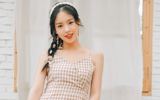 她是《何以笙箫默》中的小少梅,现实中的她留起长发美到认不出!