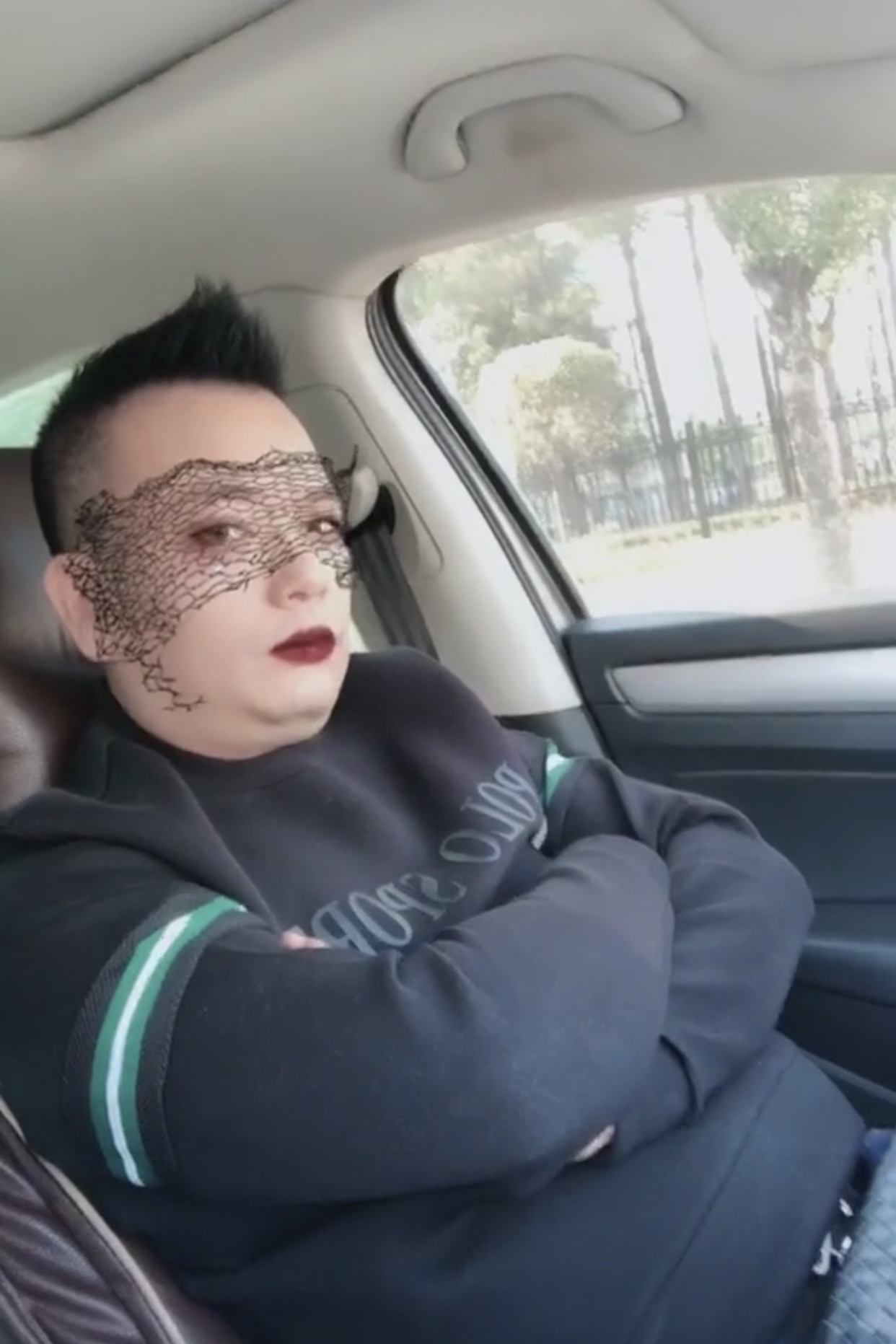 抖音变装"特效"火了,姑娘偷偷恶搞老公,网友:倩女幽魂的姥姥