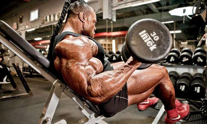 健美大咖凯格林教你训练手臂肌肉,快速练出馒头一样的肱二头肌