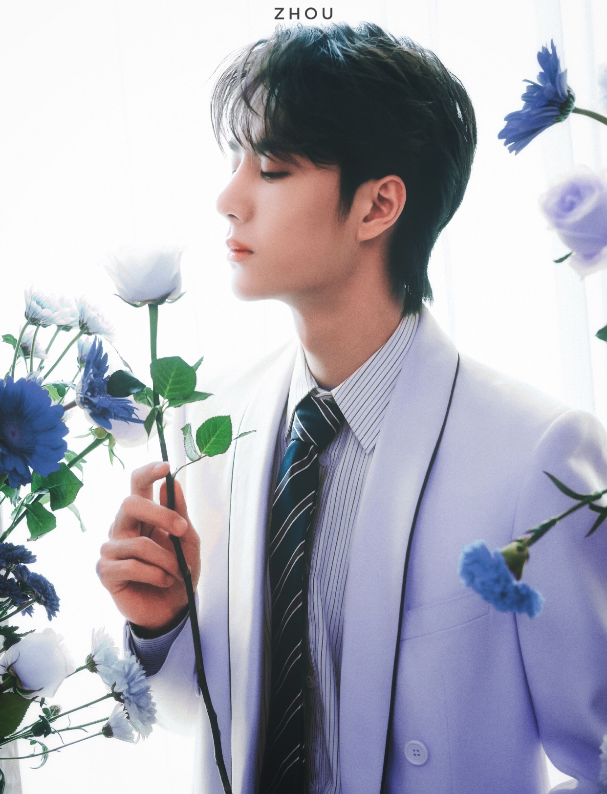 王一博首登cosmo正刊封面!