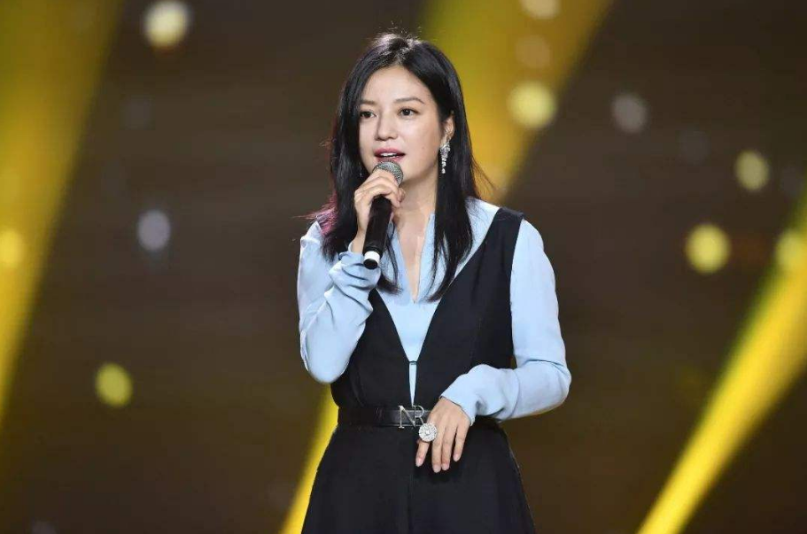 被央证点名"逃亡"新加坡后,赵薇晒护照证清白,网友:没过期吗