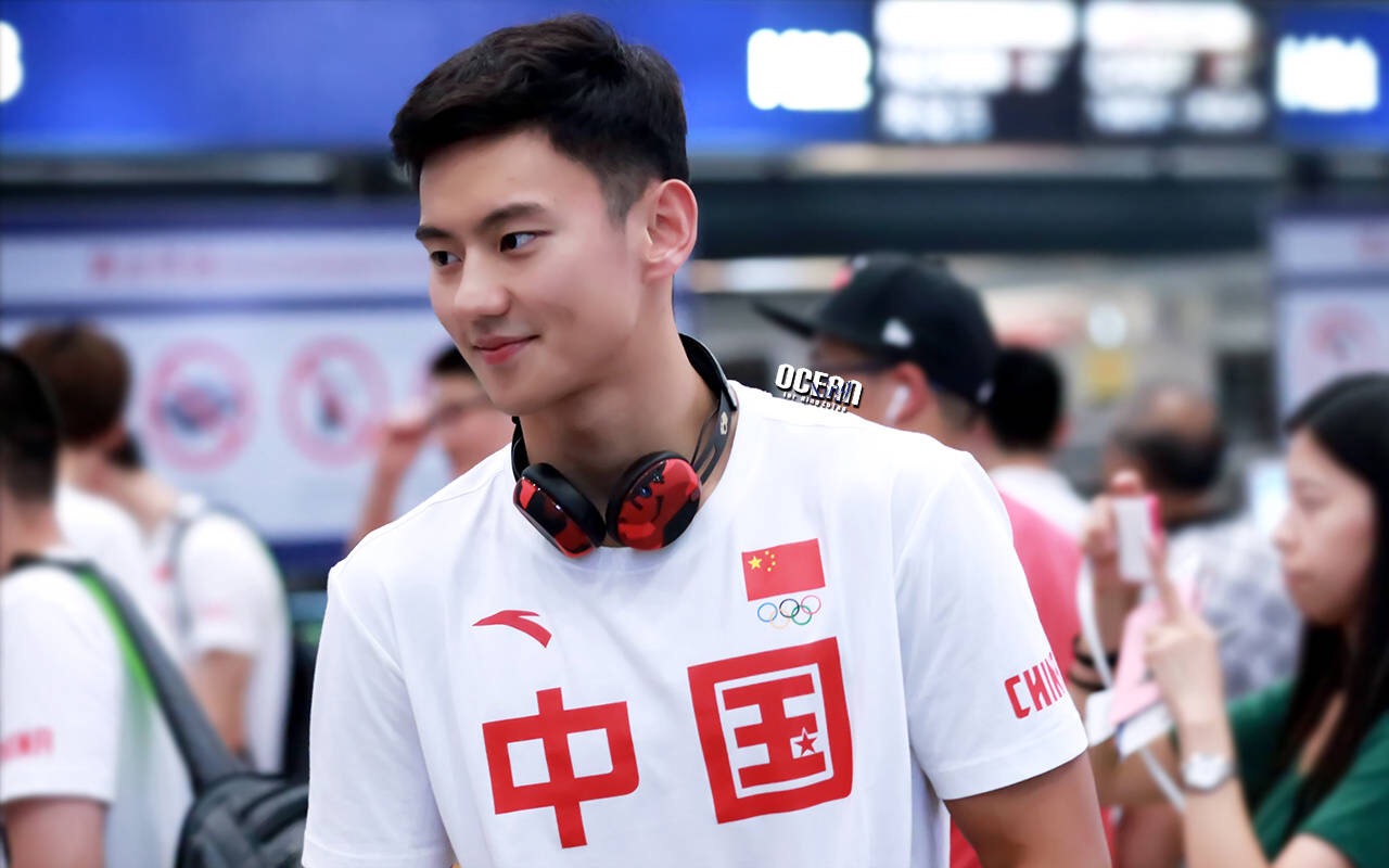 26岁游泳王子宁泽涛现状:职业巅峰选择退役,如今旅游赚钱两不误