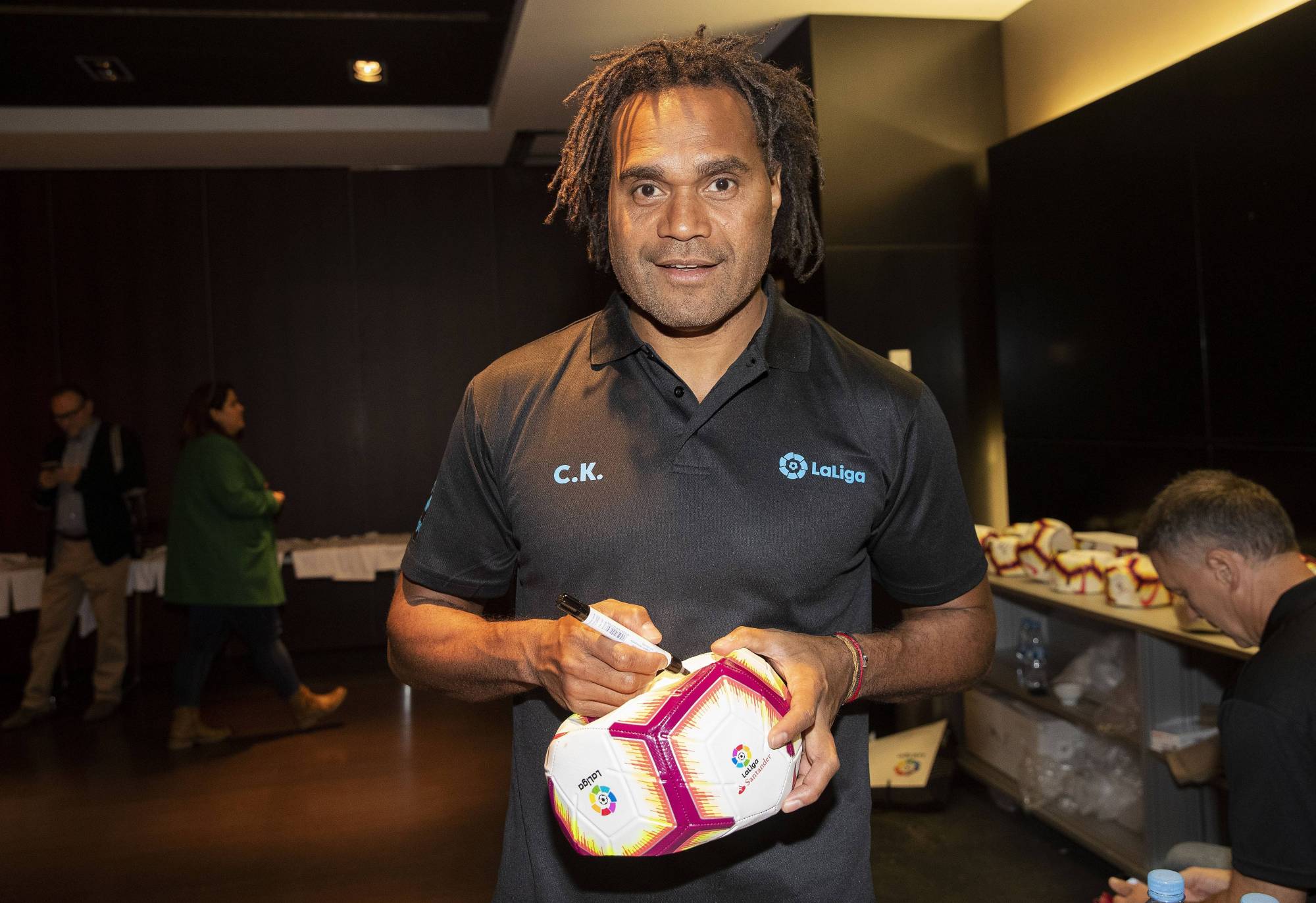 懂球帝采访皇马名宿卡伦布:武磊让西甲对中国球员更有信心