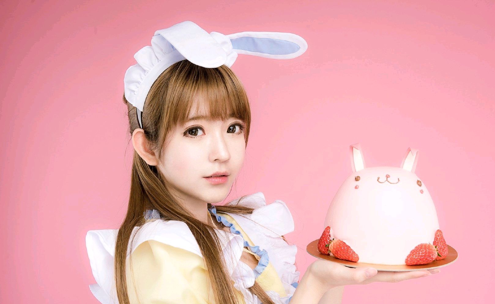 韩国美女yurisa胸带cosplay:靓妹长相甜美,萝莉可爱小姐姐