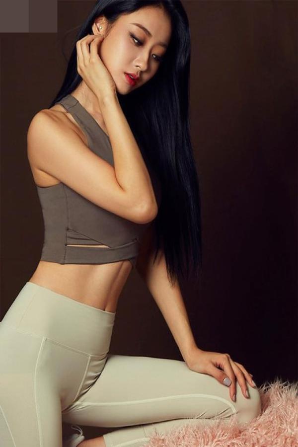 组图:韩长腿女星朴景丽拍写真 紧身衣裹完美线条