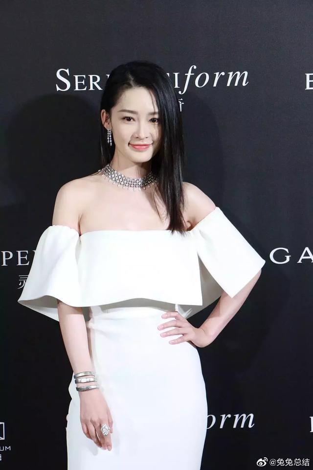 宝格丽活动生图,佟丽娅身材真没话说,吴亦凡第一眼愣是没看出来