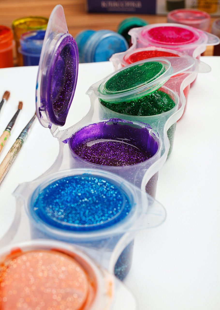 生活小技巧(134)水晶泥变脆变软法  很多小朋友喜欢玩水晶泥,但是水晶