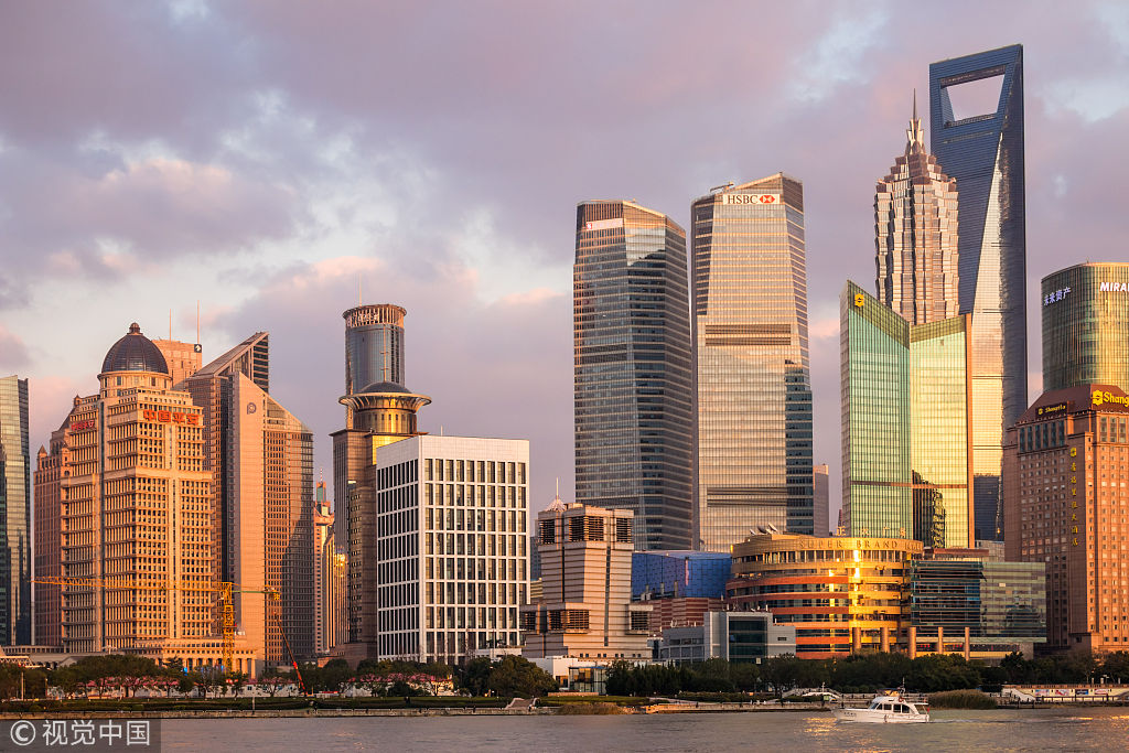 上海外滩落霞缤纷 陆家嘴摩天大楼城市风景优美