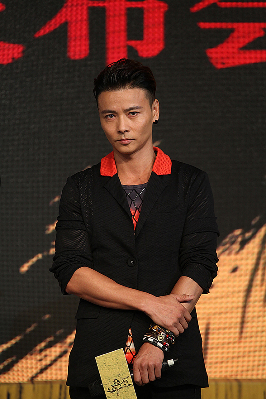 披荆斩棘的哥哥#  在舞台上,他们是闪耀的明星,用