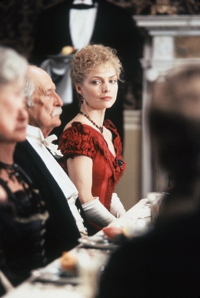 盘点5部非常值得看的欧洲古装剧,古典浪漫,犹如一杯美酒!