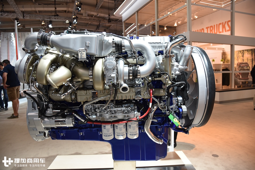 每一次看到都让人血脉偾张,750马力沃尔沃fh16大件牵引车再实拍