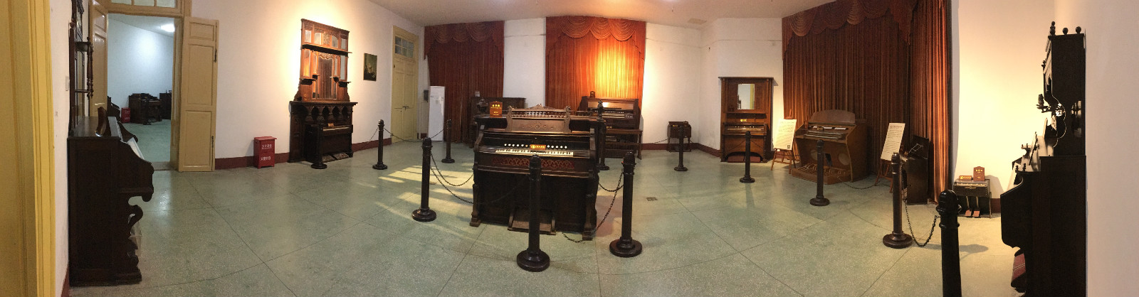 也可以到风琴博物馆和钢琴博物馆看各种各样的乐器,到菽庄花园,毓园