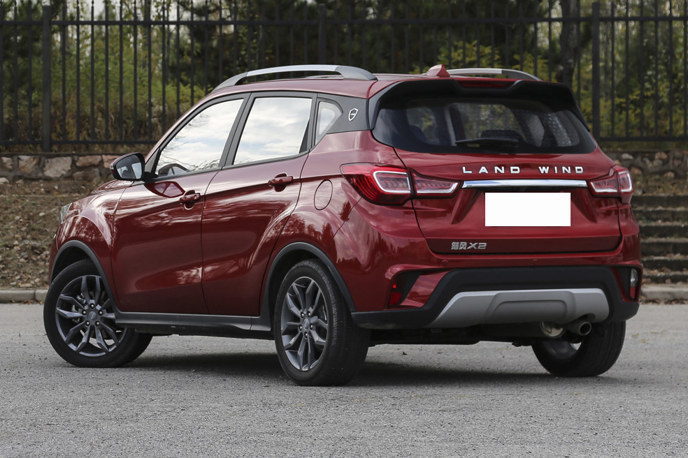 陆风x2外观造型时尚,内饰中控台设计简洁,搭载1.6l强劲动力