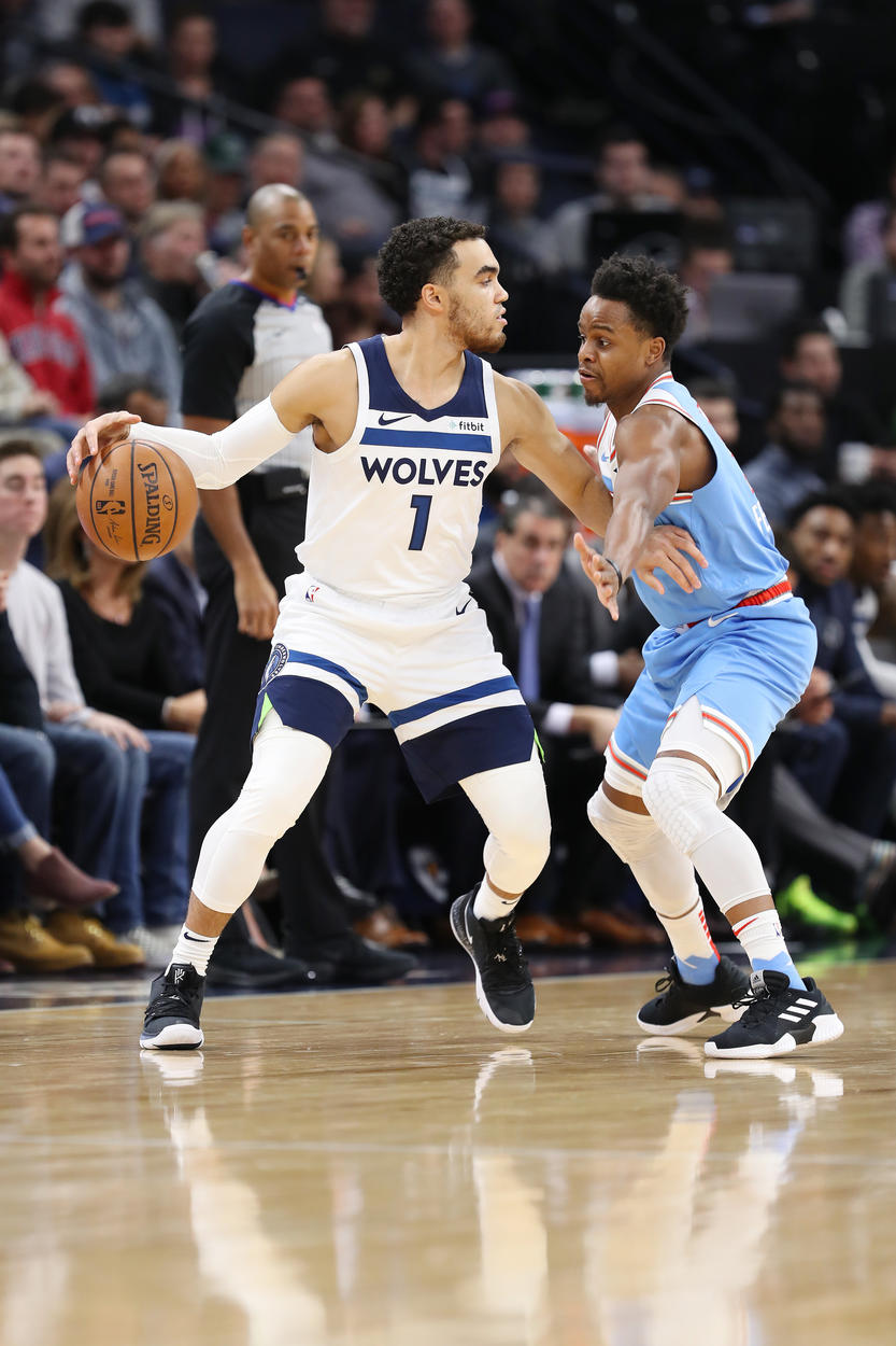 替补后卫 泰厄斯·琼斯得到10分,3篮板,10助攻,2抢断 效率值 30