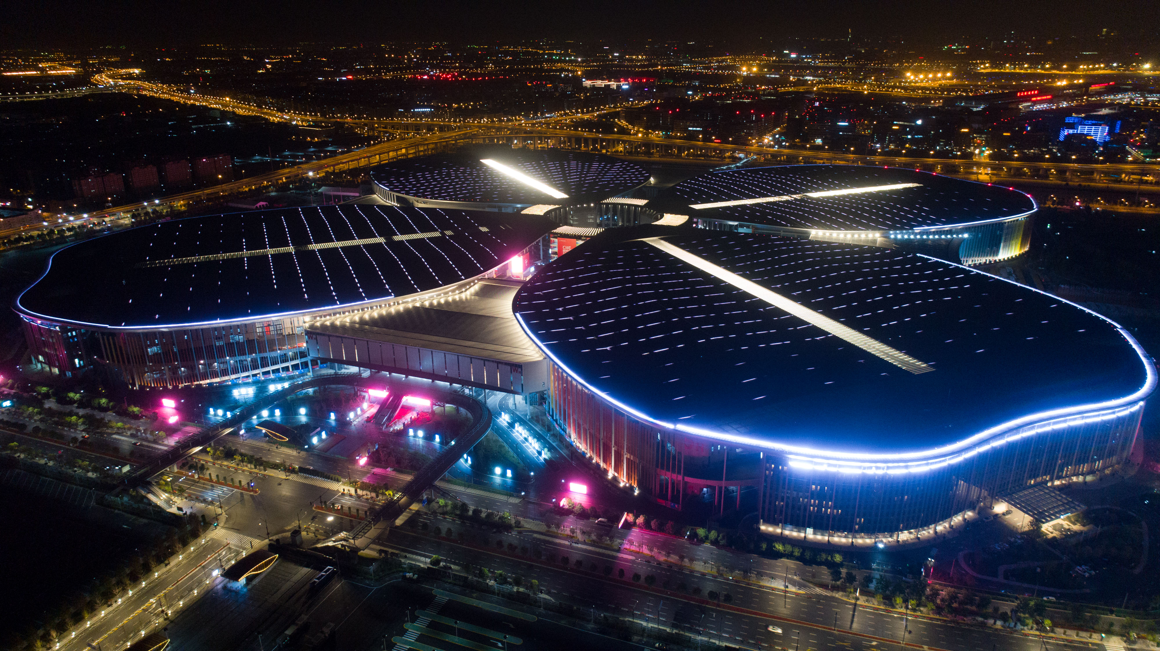 上海展览中心夜景图片