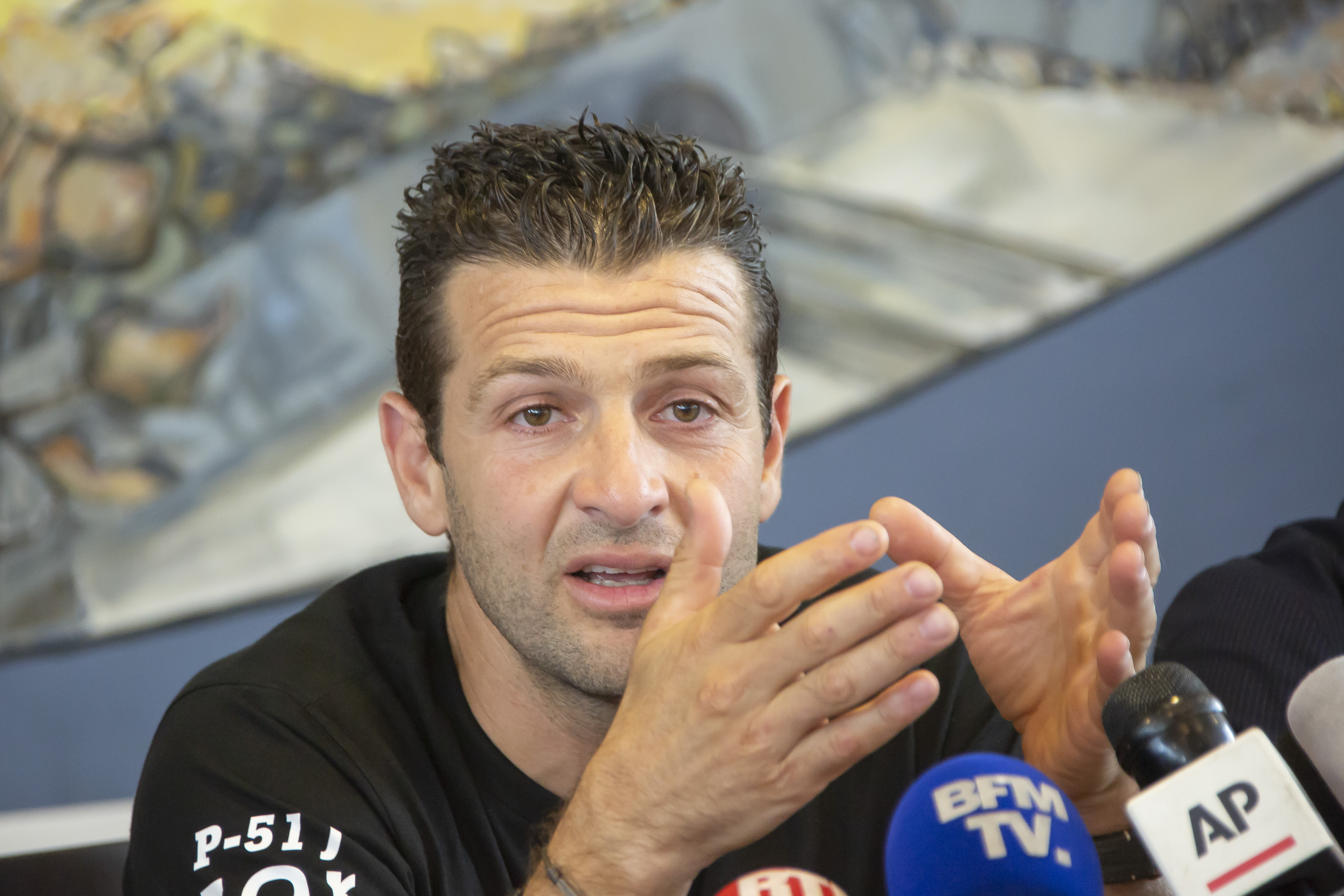 法国"飞人"成功飞越英吉利海峡(9)