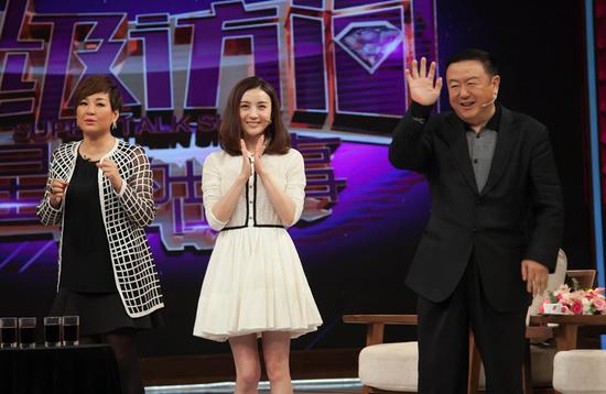 曾是一代知性女神,婚后自认感情好不要孩子,年近60却遭婚变