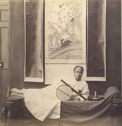 清朝的墩锁刑,只需要几块木板和钉子就行,这种刑罚专为女犯人设计.