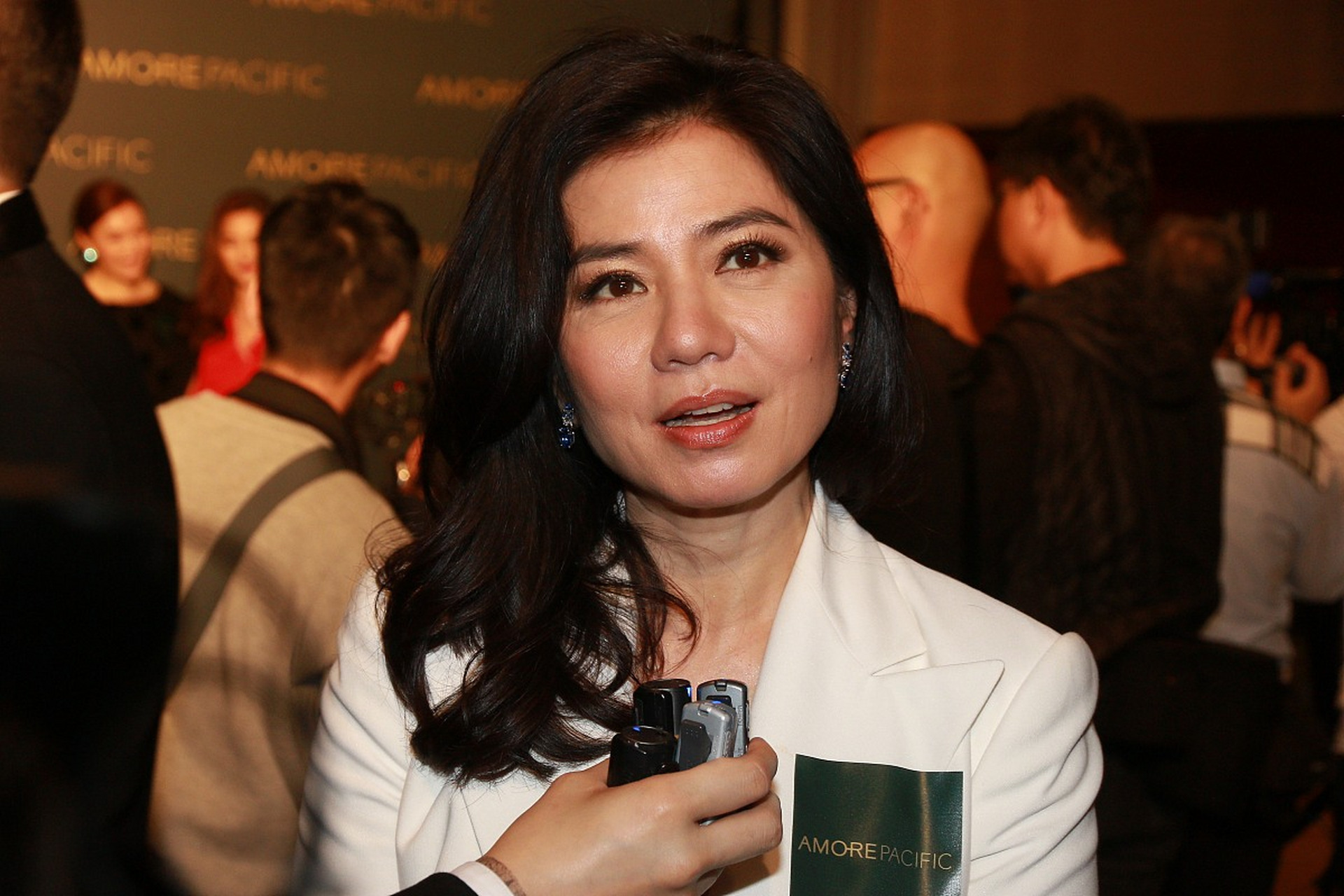 钟楚红是昔日的中国香港女演员,被誉为香港第一美女.