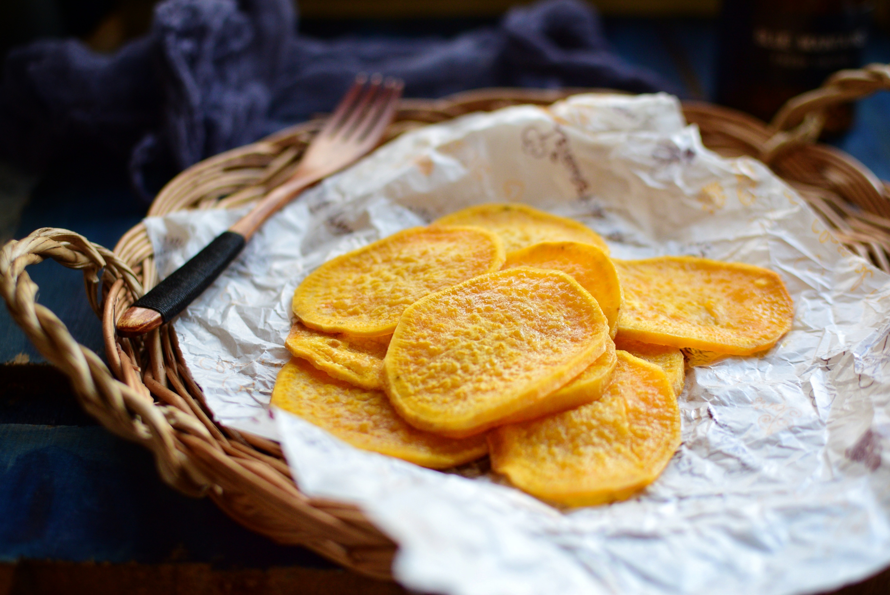 烤红薯片,加了橄榄油,白糖,拌匀后,烤制而成!