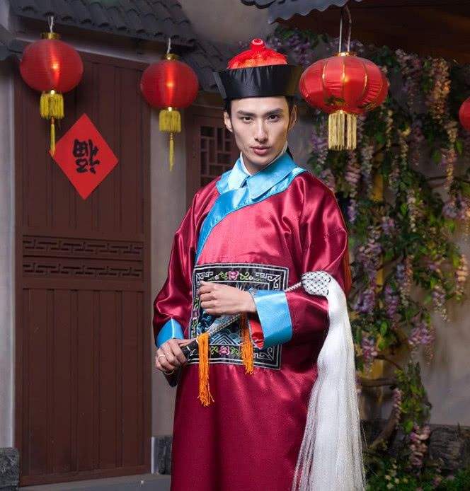 古代的太监手中为何拿着拂尘,拂尘这个功能暴露了他们残忍的本性