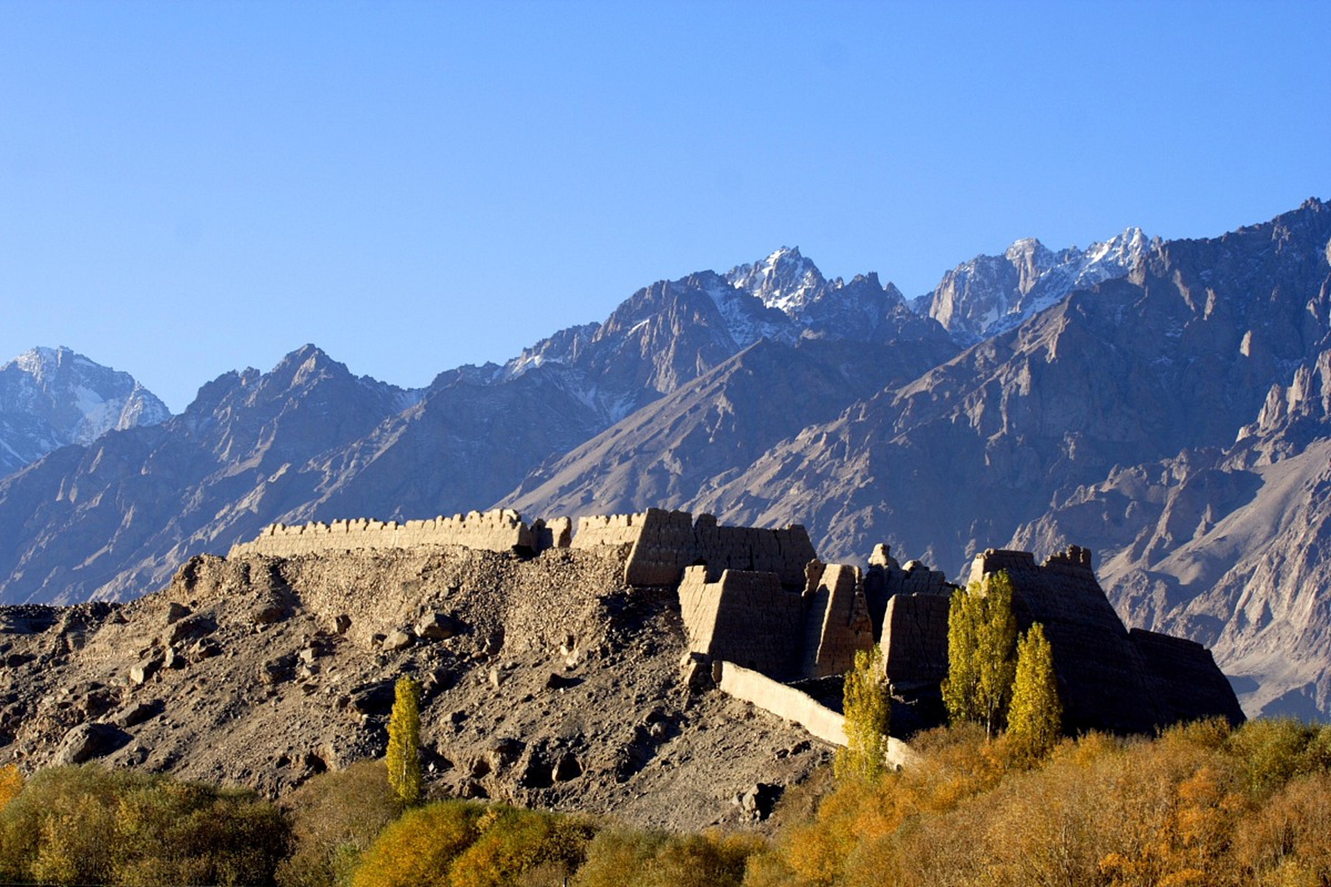 塔什库尔干石头城位于新疆喀什地区,历史可追溯至公元前2世纪,是丝绸