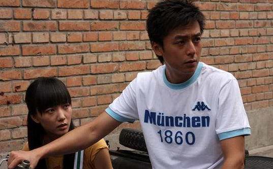 他是《奋斗》中的华子,也是汤唯的初恋,39岁却依旧孤身一人