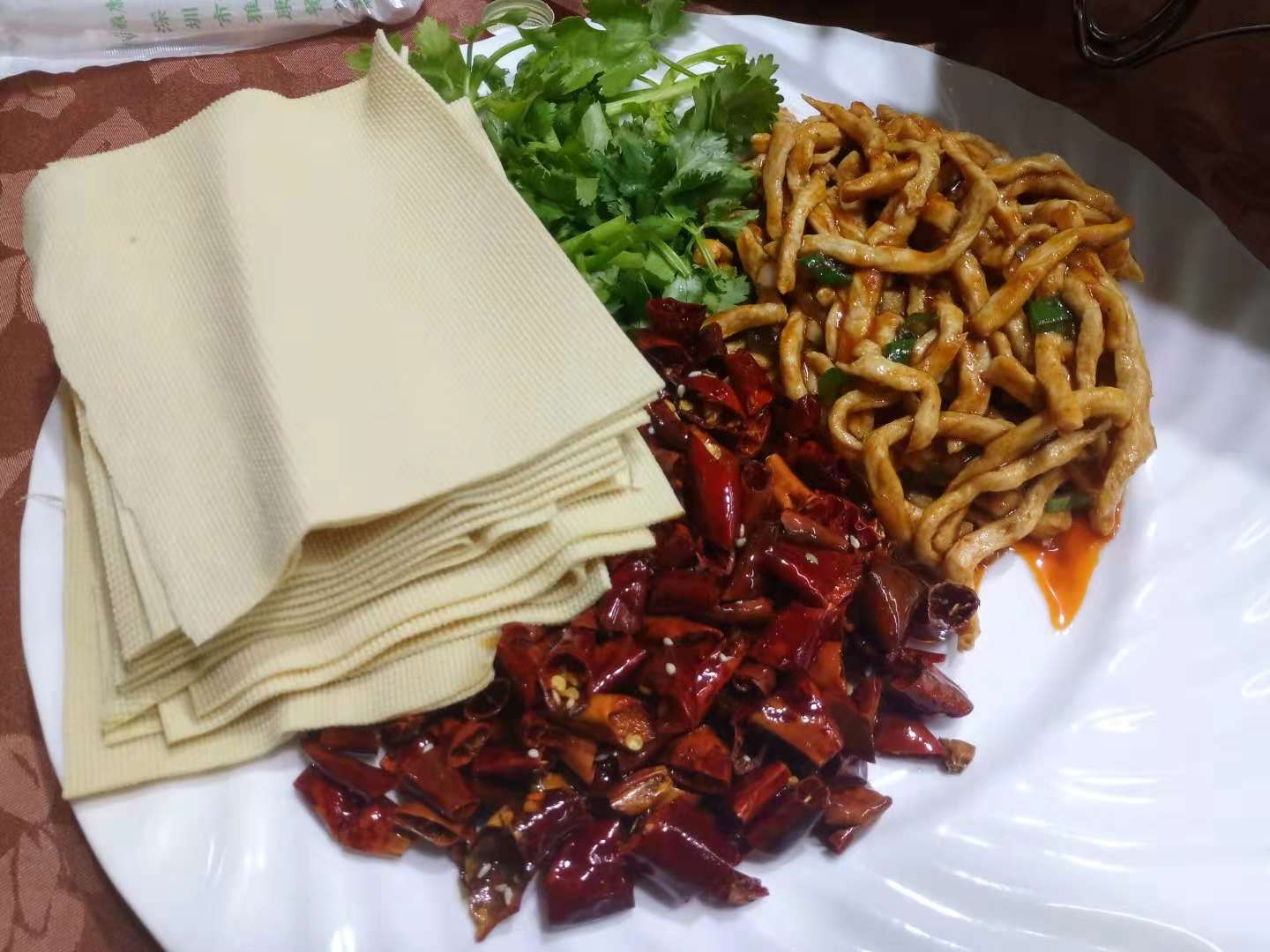 赠送小菜成经典,特色菜只有特色,味道缺失的东北菜让我伤心了