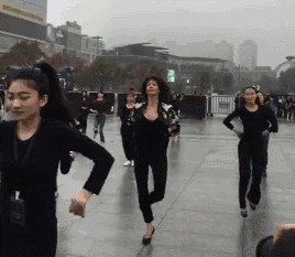 小编认为,苏菲·玛索与赫本都是不同时代的女神,所以也就没有高低之分
