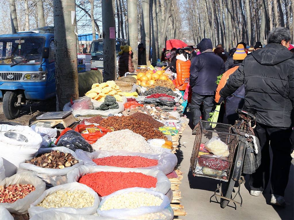 过年逛集市,千万别买这5样东西,大爷:那都是假货,买过就后悔