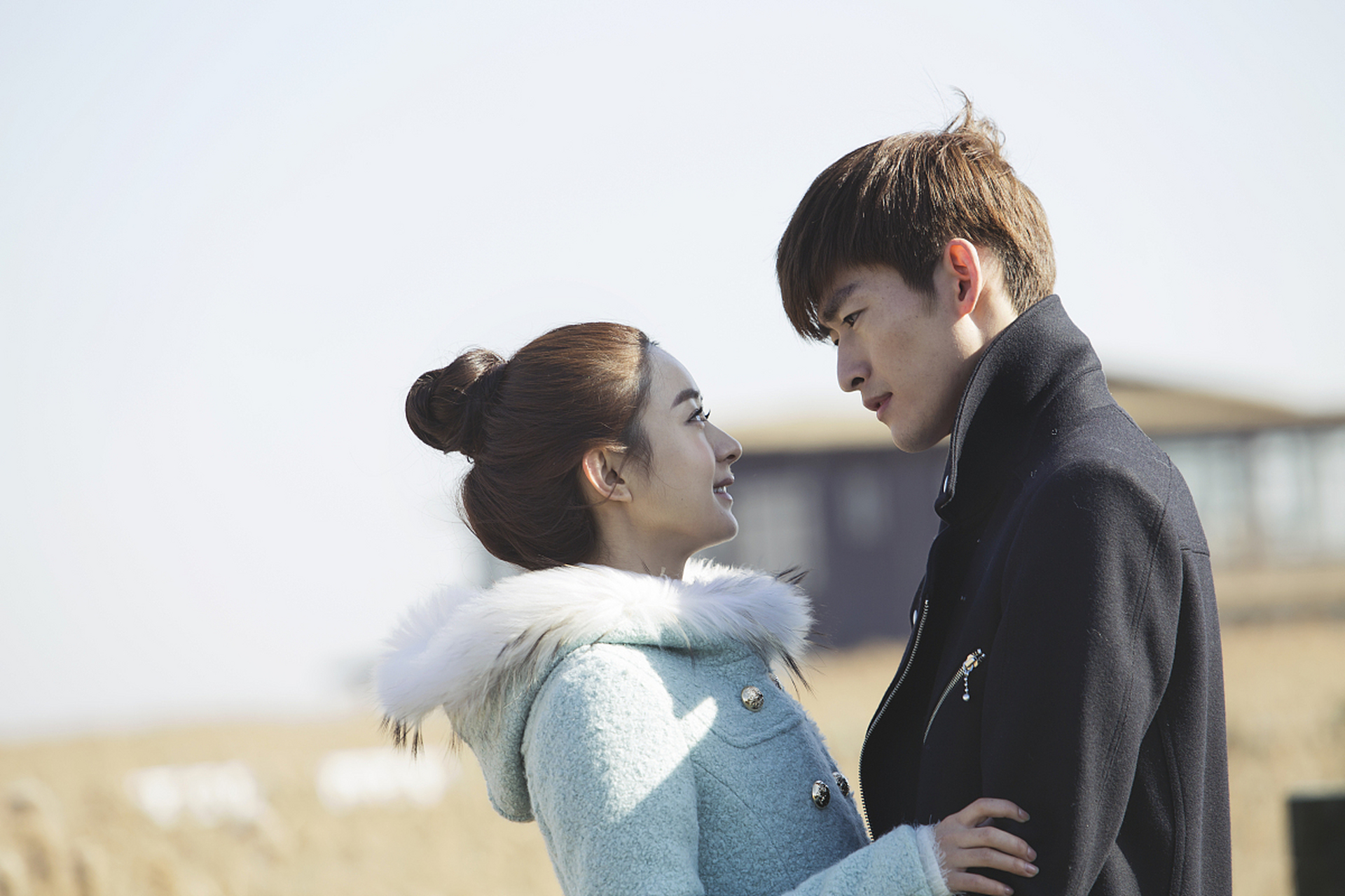 《杉杉来了》讲述了平凡女孩杉杉和霸道总裁封腾之间甜蜜的爱情故事.