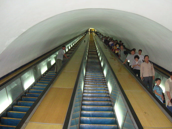 平壤地铁光明站图片