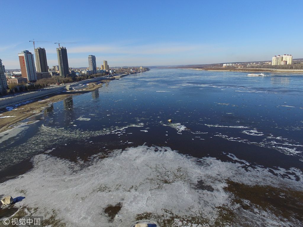 中俄界江黑龙江黑河段出现大面积流冰景观