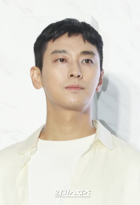 「星闻」朱智勋将出演电视剧《智异山》男主角!与全智贤搭档