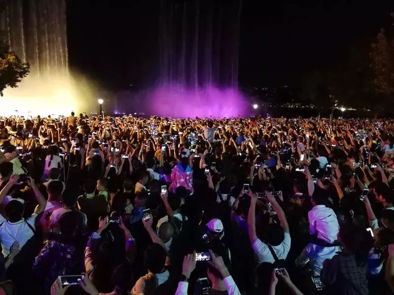 头条 | 人潮人海中 又看到你 长假过半你可安好?