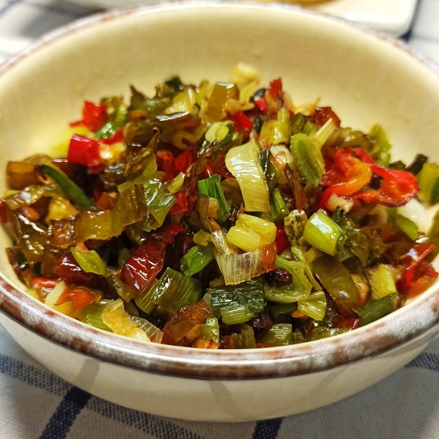 大葱炒辣椒,香辣过瘾,好吃到停不下来