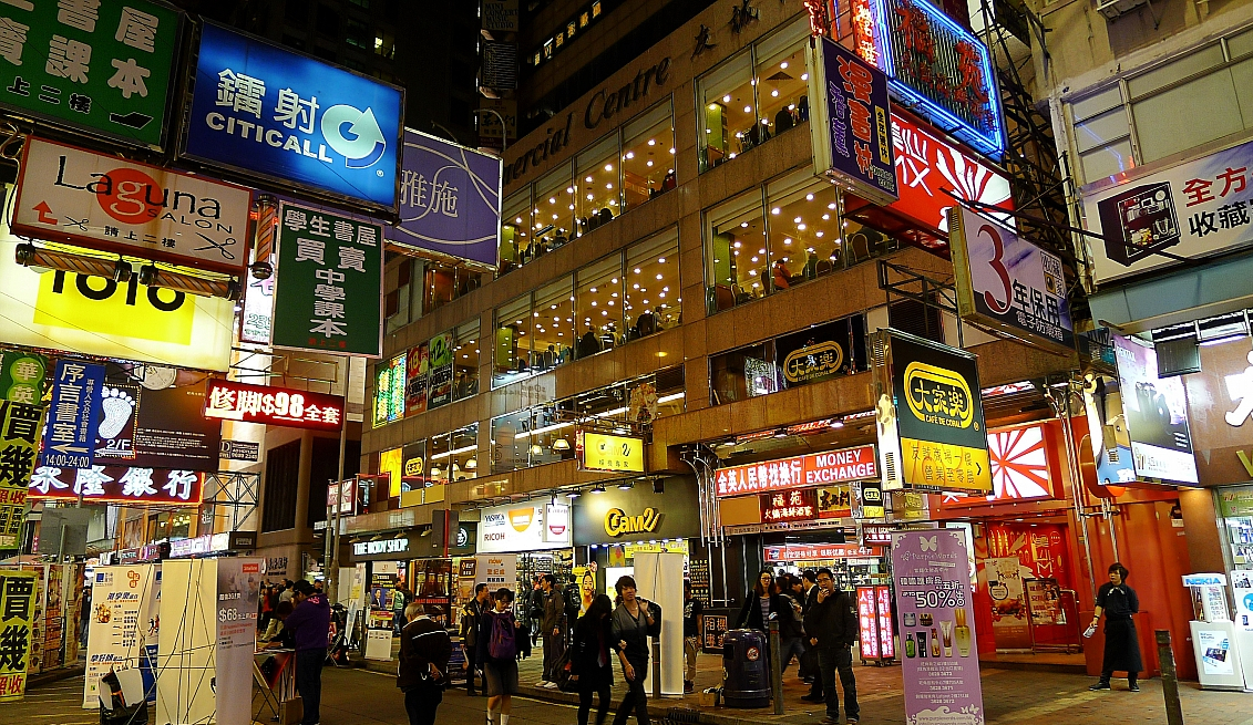 实拍春节前夕的香港,没了大陆游客,商业街变的格外